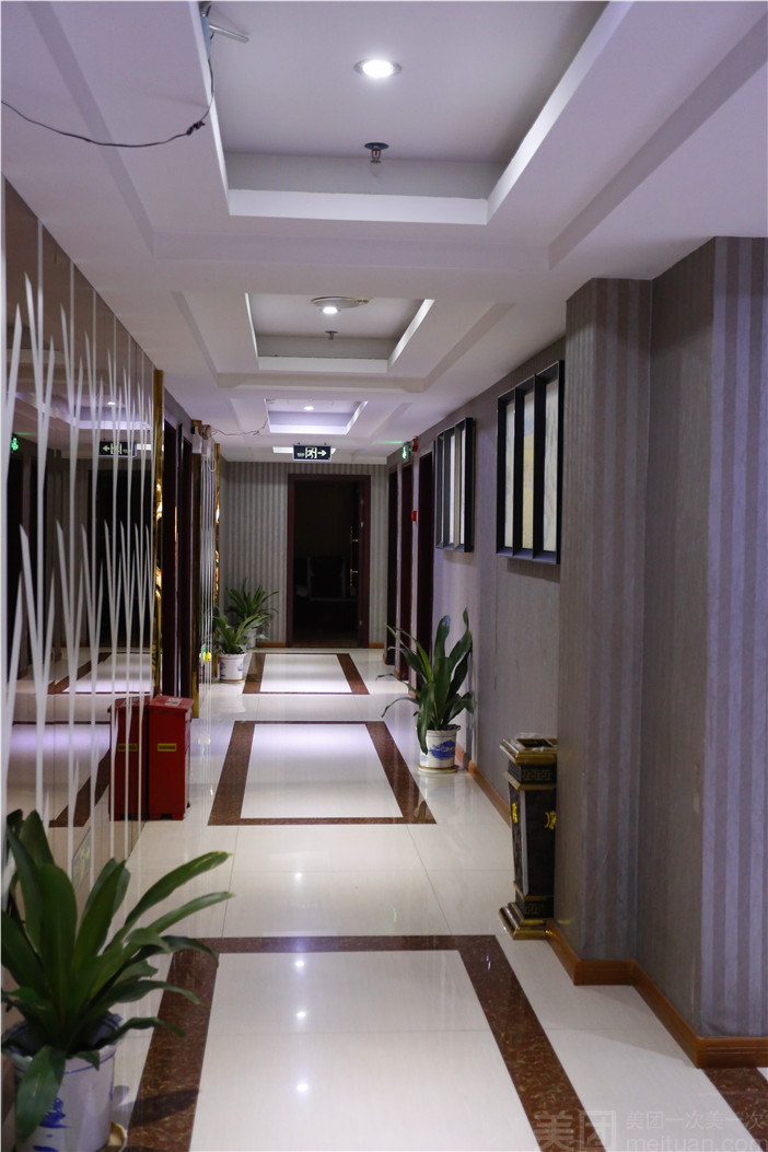 ‘星空综合’新野二高举行青年教师解题比赛(图3) 星空综合