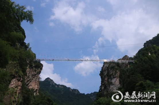 星空·综合体育_上街区中心路小学耿嘉含在河南广播电视台《向阳花开》少儿春晚当主持啦!(图1) 星空综合
